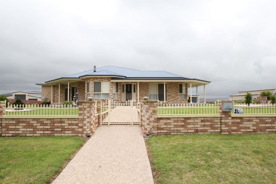 30 Parkes Drive, Tenterfield NSW 2372, Tenterfield - Image 1