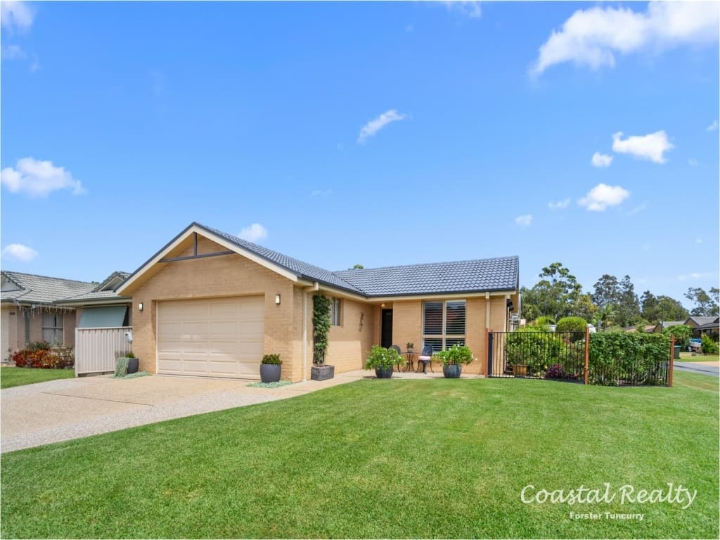 11 Nuwarra Circuit, Forster - Image 1