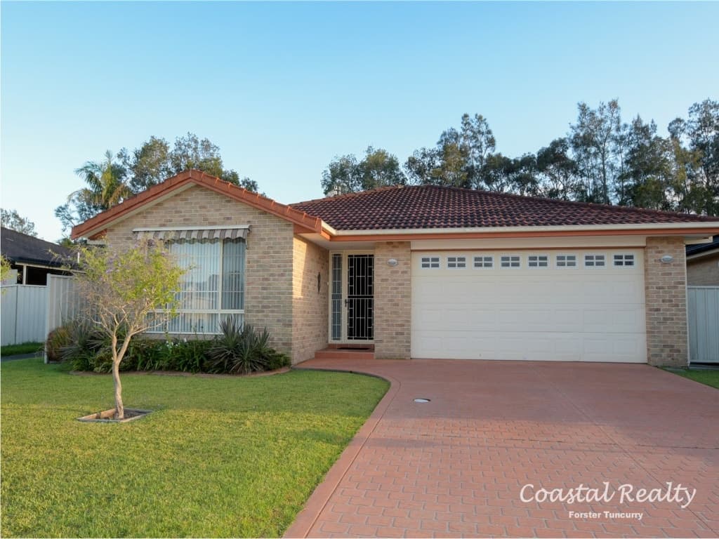 13 Nuwarra Circuit, Forster - Image 1