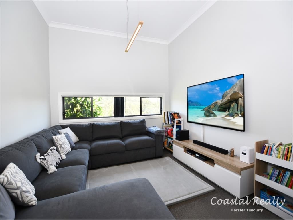 12 Torquay Circuit, Red Head - Thumbnail 4