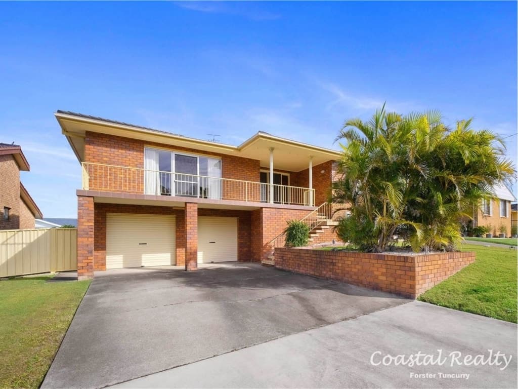 10 Lake Vista Crescent, Forster - Image 1