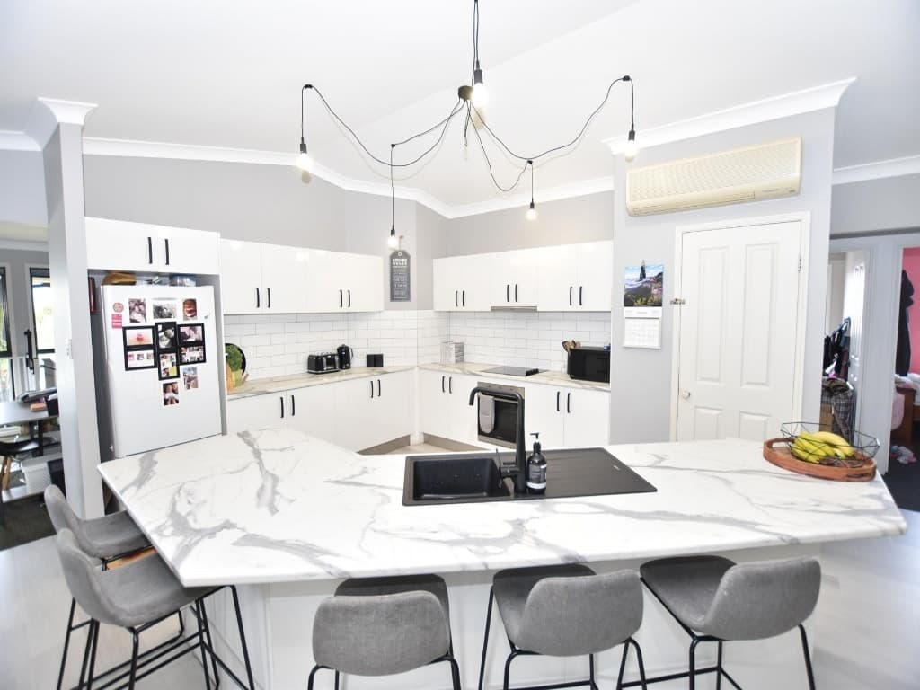 10 Timbertop Avenue, Forster - Thumbnail 2
