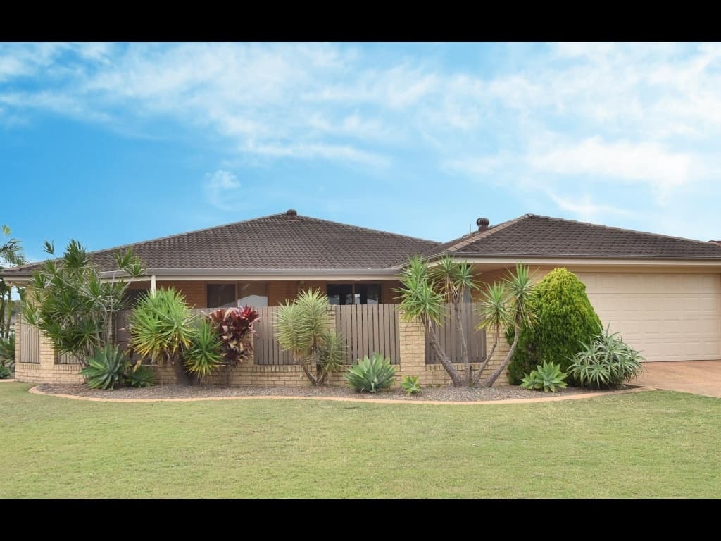 2 / 37 Amanda Crescent, Forster - Image 1
