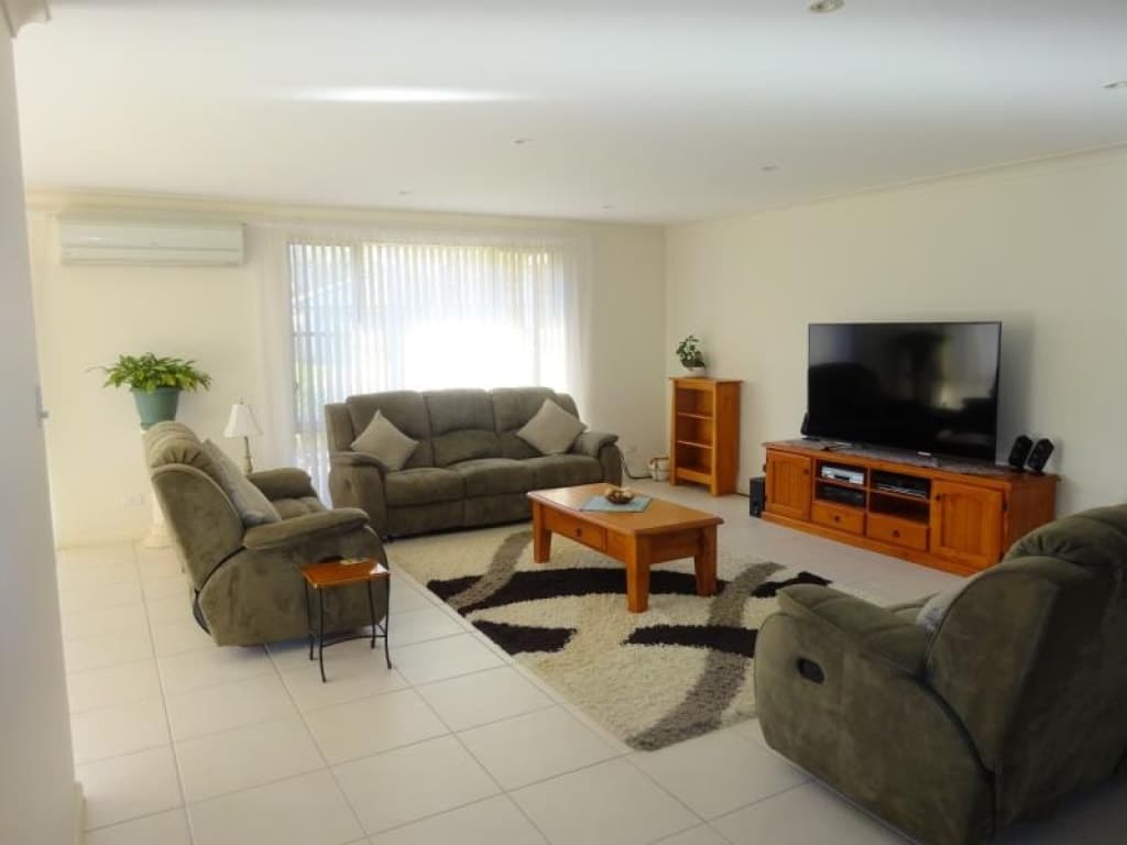 2 / 37 Amanda Crescent, Forster - Thumbnail 2