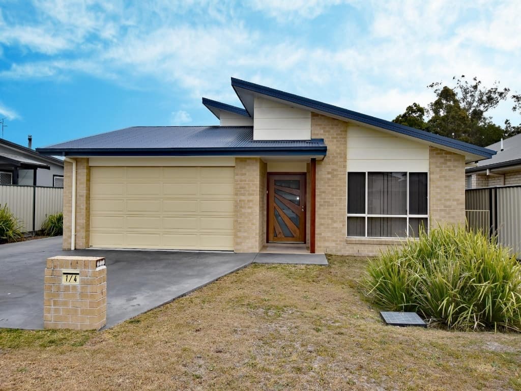 1 / 4 Tuncurry Street, Tuncurry - Image 1