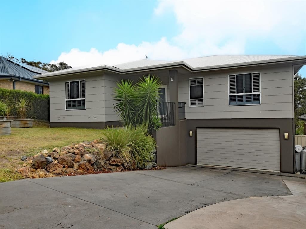 5 Timbertop Avenue, Forster - Image 1