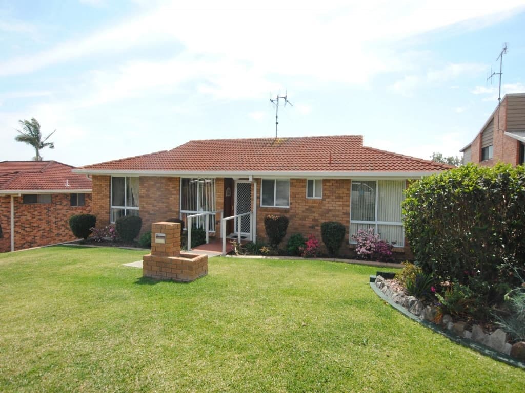 7 Bells Close, Forster - Image 1
