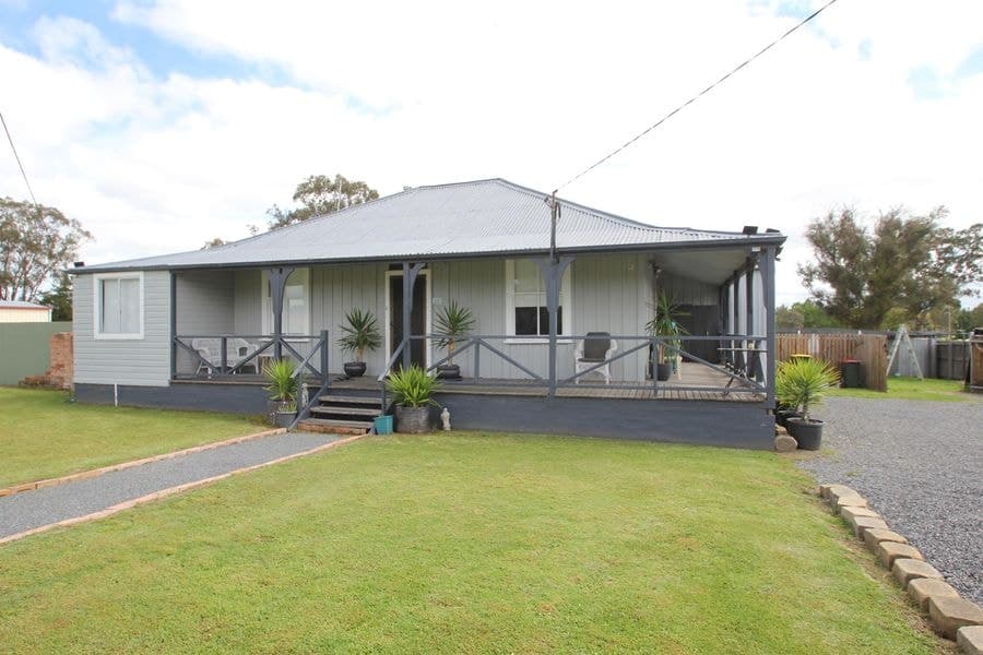 142 Miles Street, Tenterfield NSW 2372, Tenterfield - Image 1