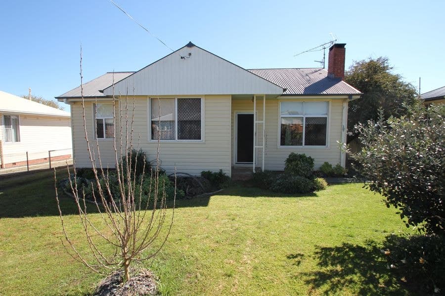 110 Douglas Street, Tenterfield NSW 2372, Tenterfield - Image 1