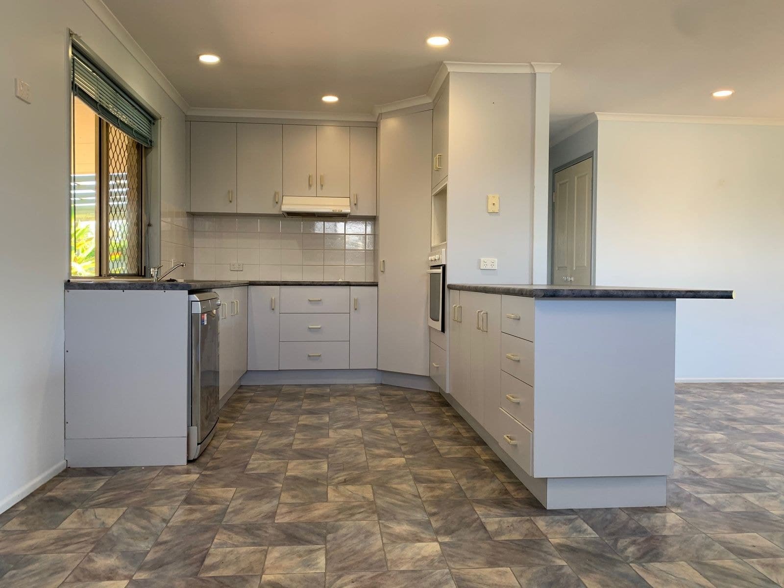 25 Murphy Street, Seaforth QLD 4741, Seaforth - Thumbnail 2