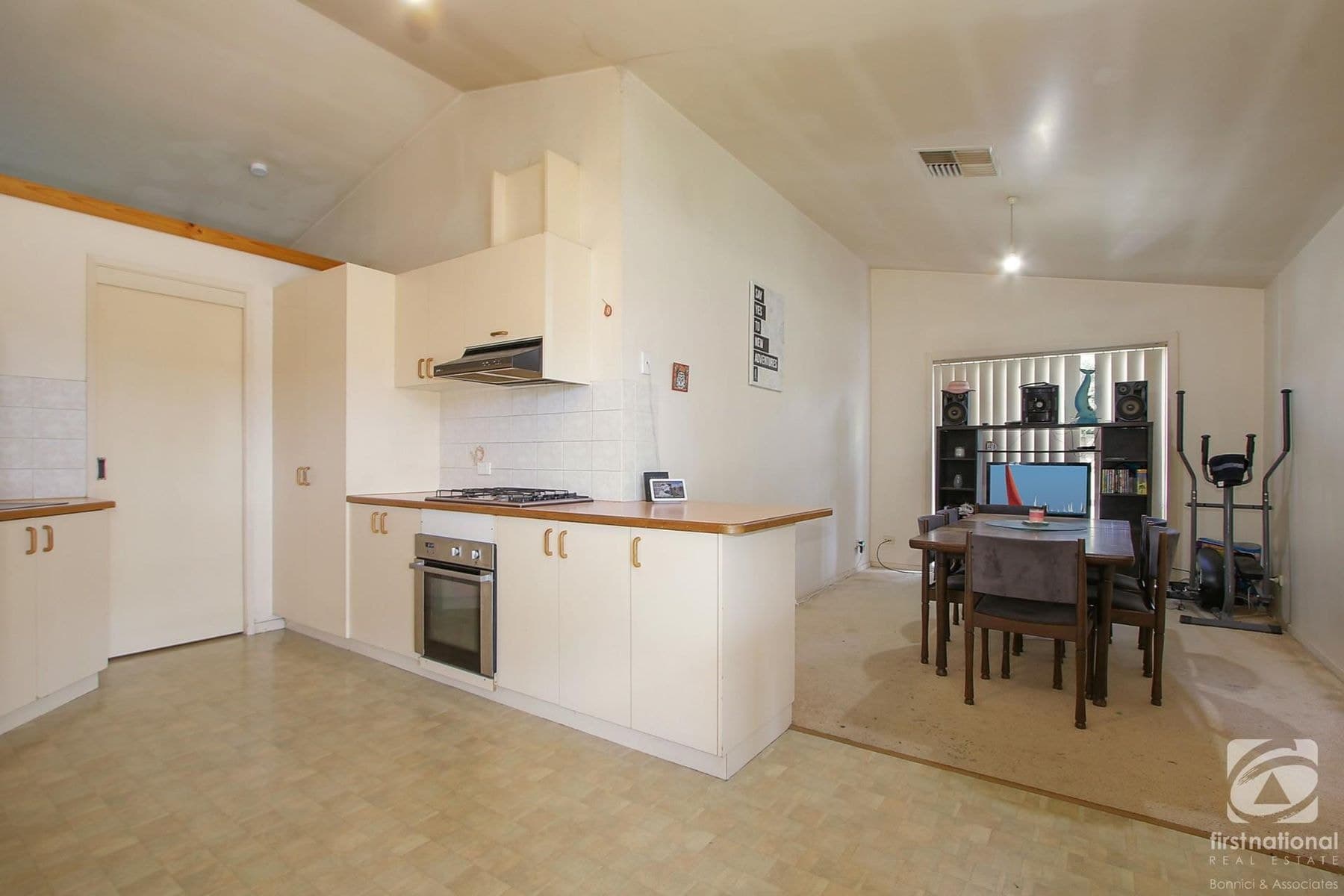 5 McEwen Crescent, West Wodonga VIC 3690, West Wodonga - Thumbnail 4