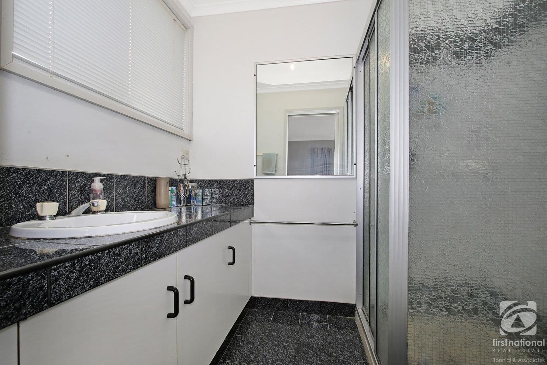 5 McEwen Crescent, West Wodonga VIC 3690, West Wodonga - Thumbnail 8