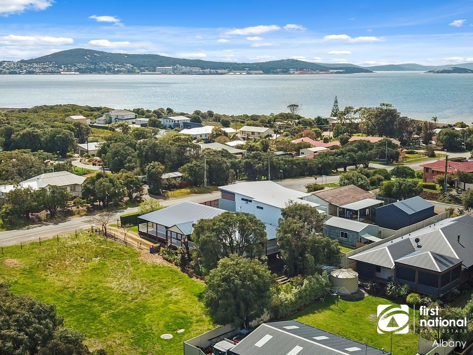134 Bay View Drive, Little Grove WA 6330, Little Grove - Thumbnail 2