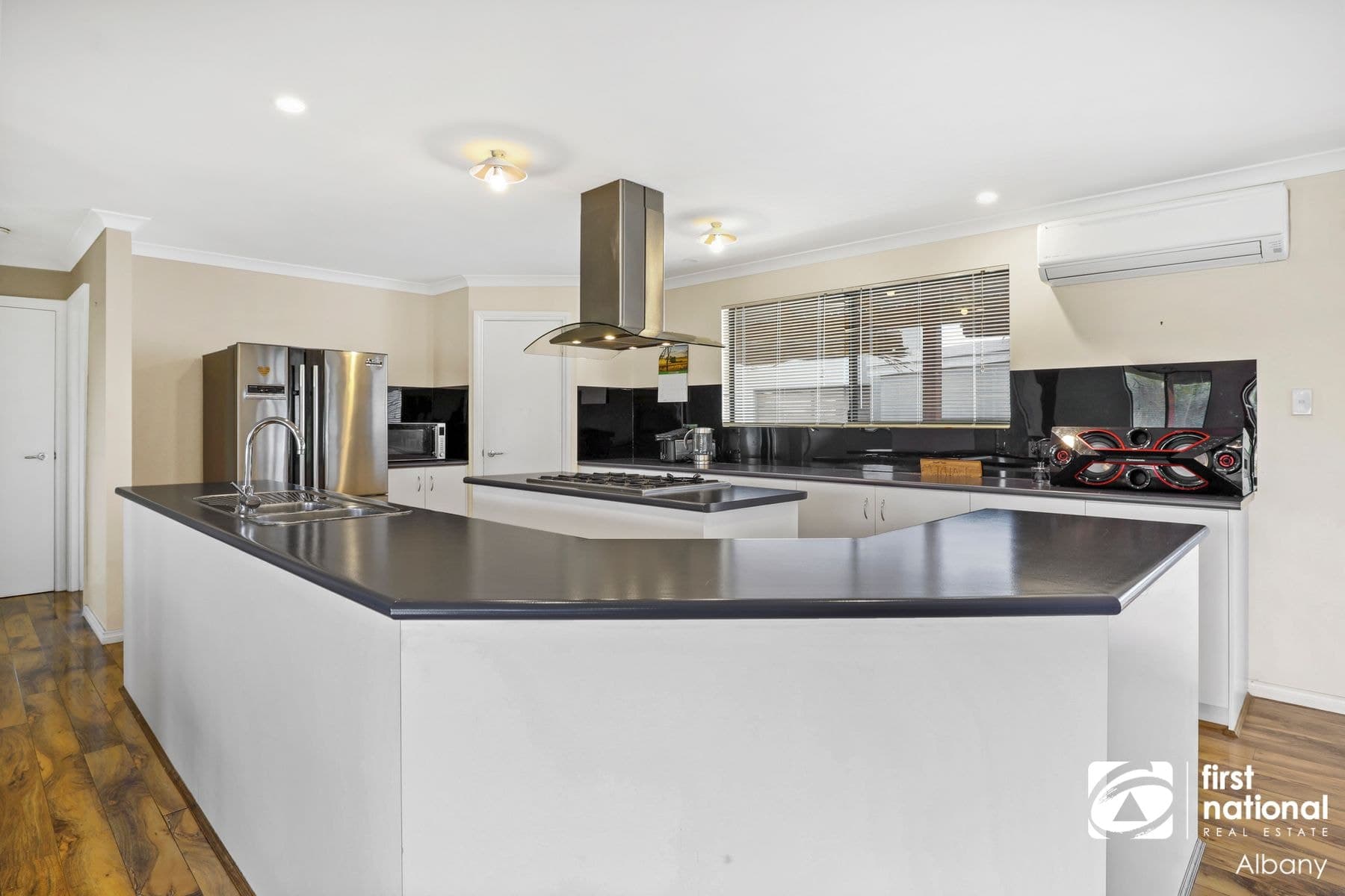 134 Bay View Drive, Little Grove WA 6330, Little Grove - Thumbnail 8