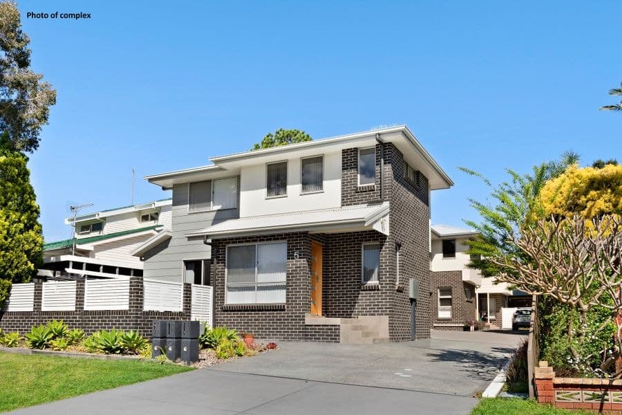 2/5 Cullen Street, Oak Flats NSW 2529, Oak Flats - Image 1