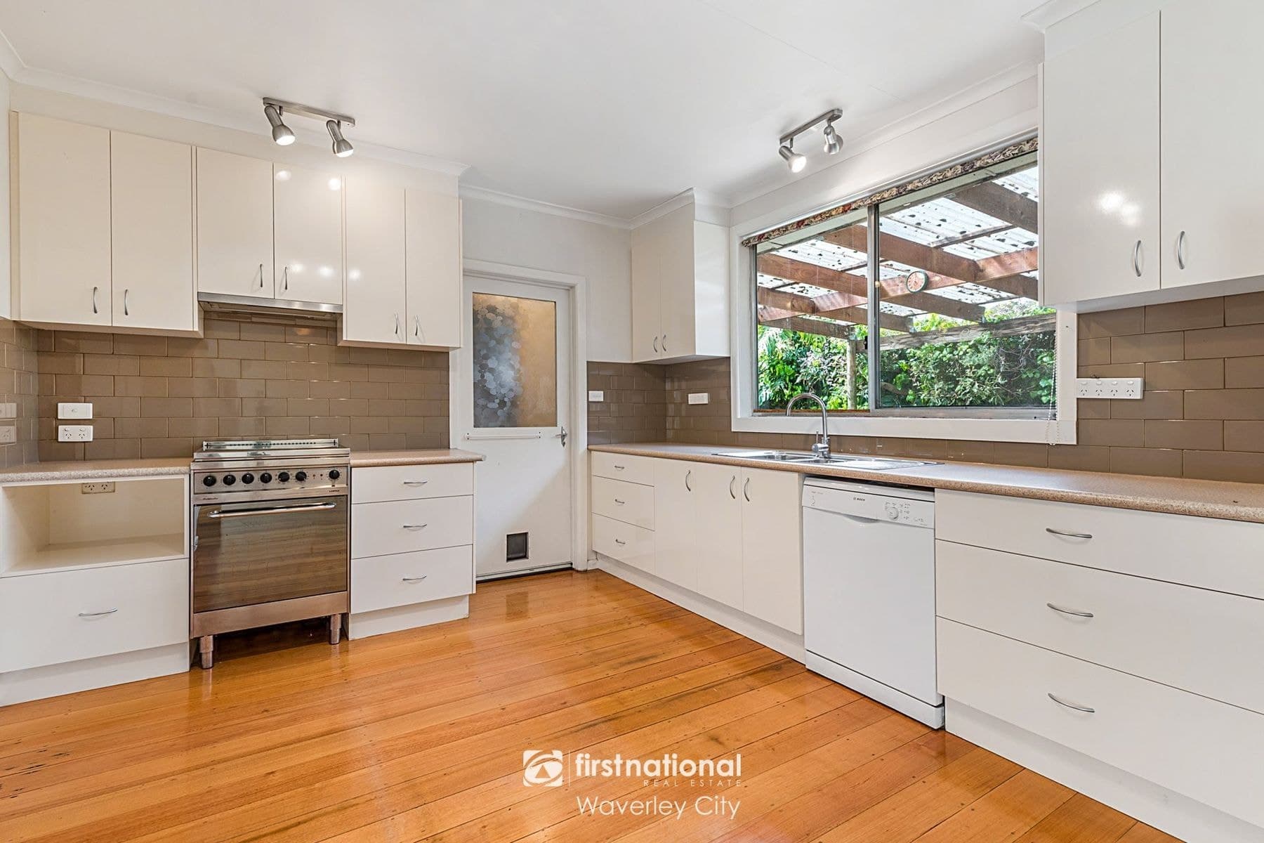 39 Hosken Street, Springvale South VIC 3172, Springvale South - Image 1