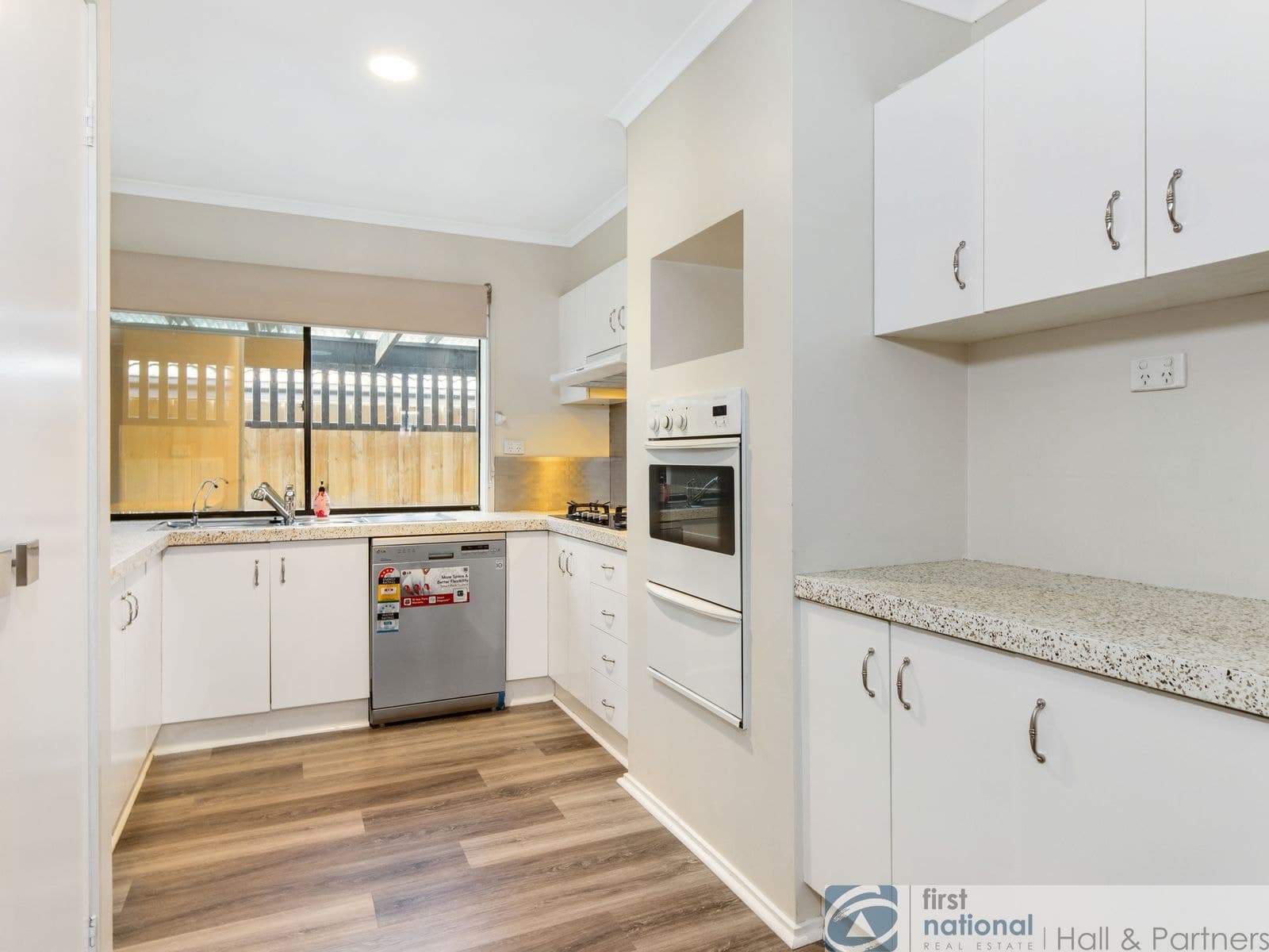 5 Neptune Place, Cranbourne West VIC 3977, Cranbourne West - Thumbnail 5