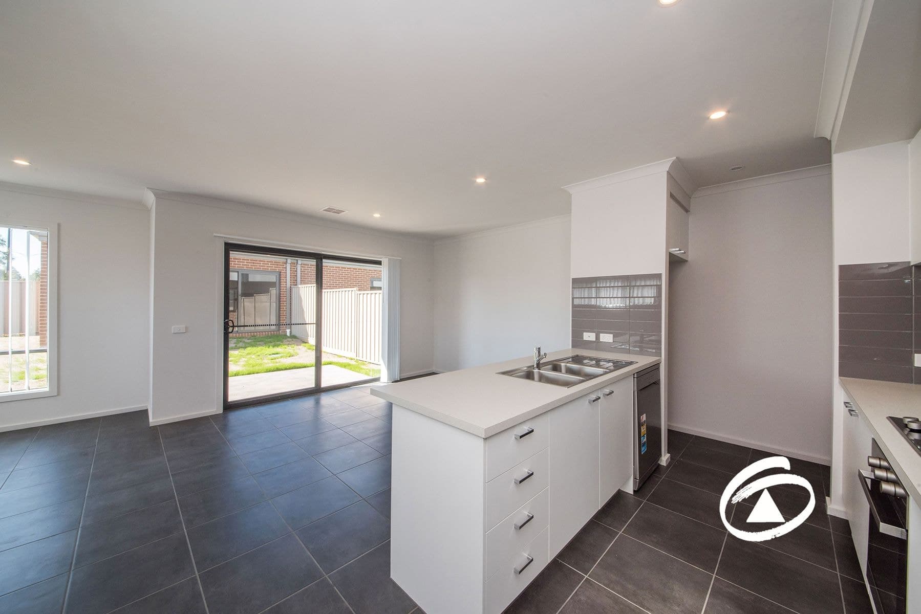 42 Renam Street, Pakenham VIC 3810, Pakenham - Thumbnail 5