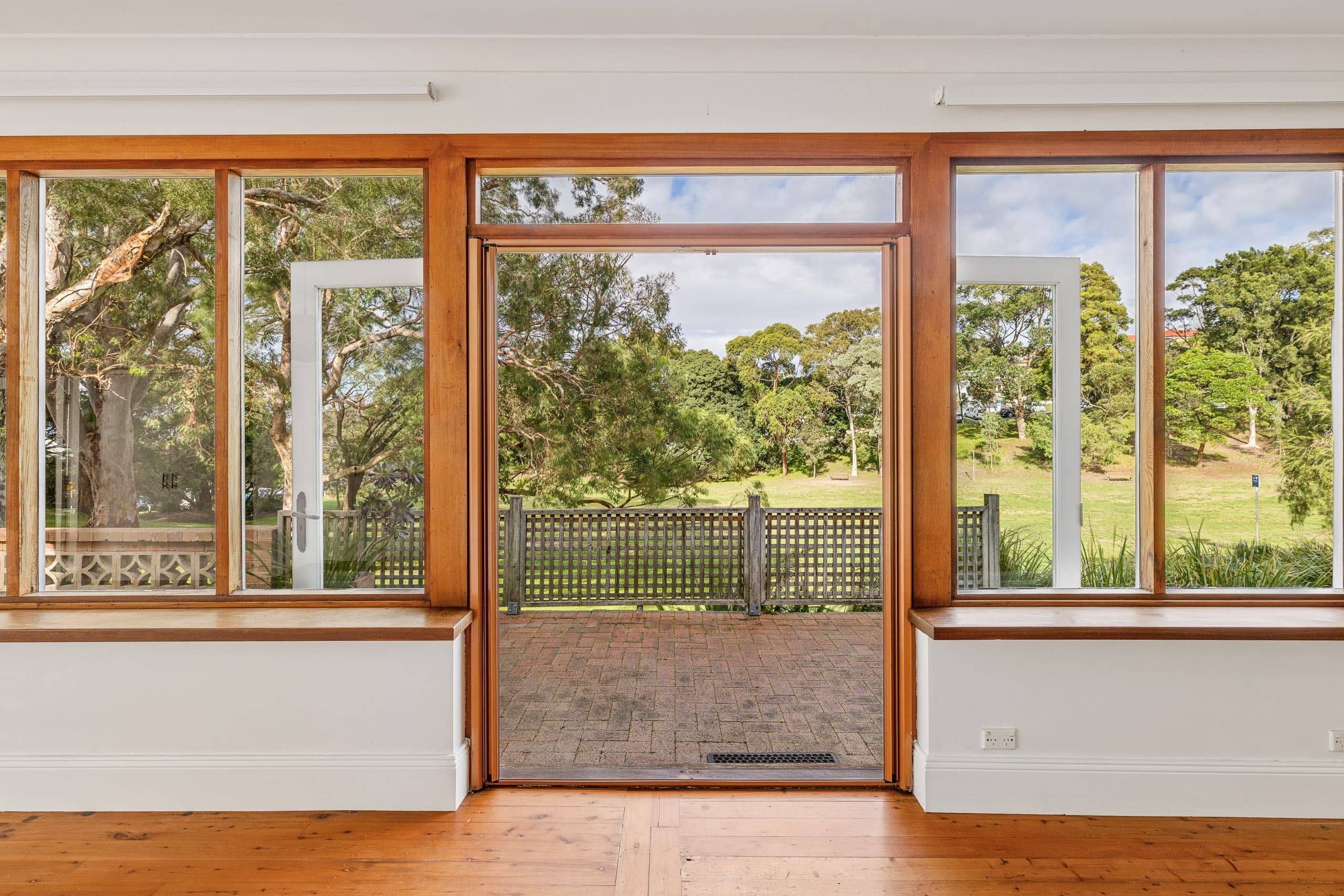 16 Wills Avenue, Waverley - Thumbnail 2