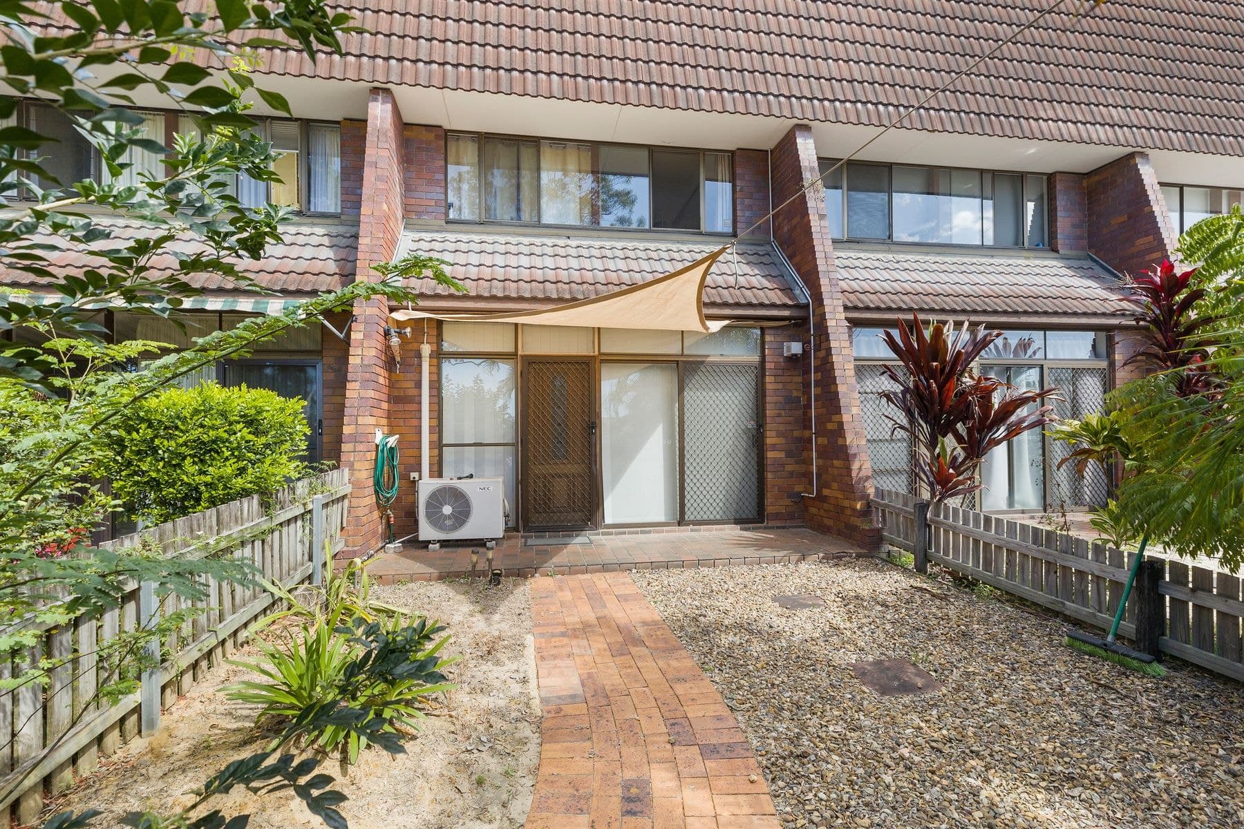 15/76, Capalaba - Thumbnail 2