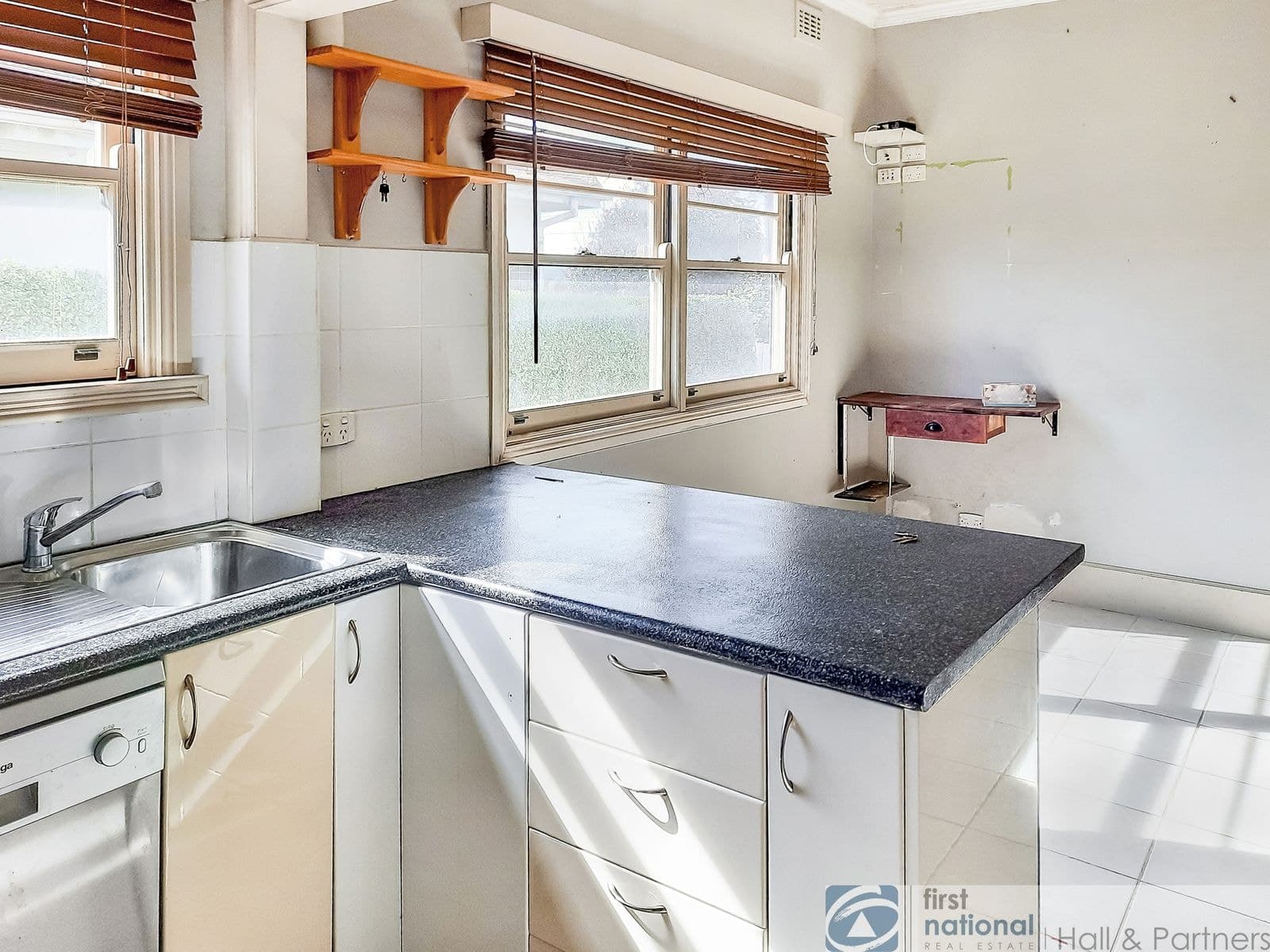 1/9 Ross Street, Dandenong VIC 3175, Dandenong - Thumbnail 4