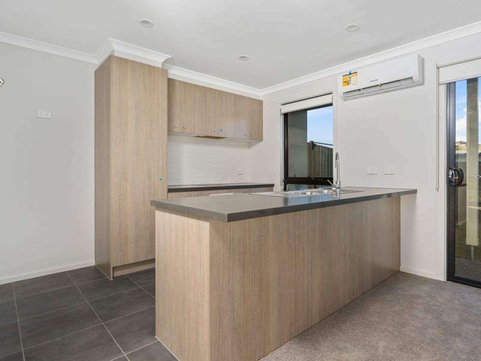 35 Adelong Way, Bacchus Marsh, VIC 3340, Bacchus Marsh - Thumbnail 2