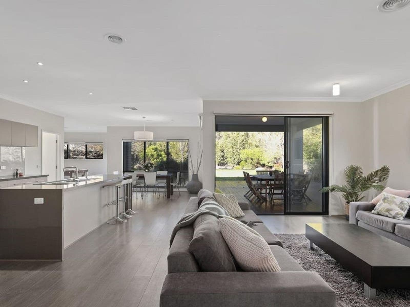 3 Rosella Grove, Cowes VIC 3922, Cowes - Thumbnail 2