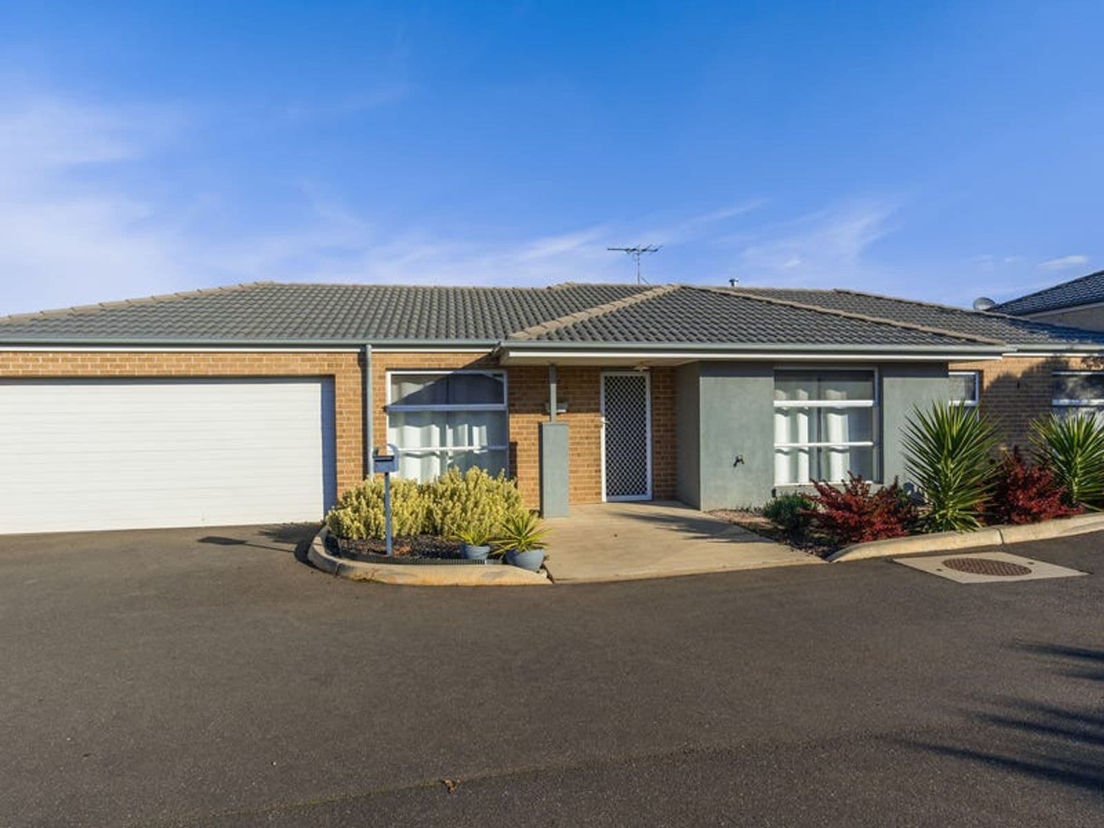 6/8 Silverdale Drive, Darley VIC 3340, Darley - Image 1