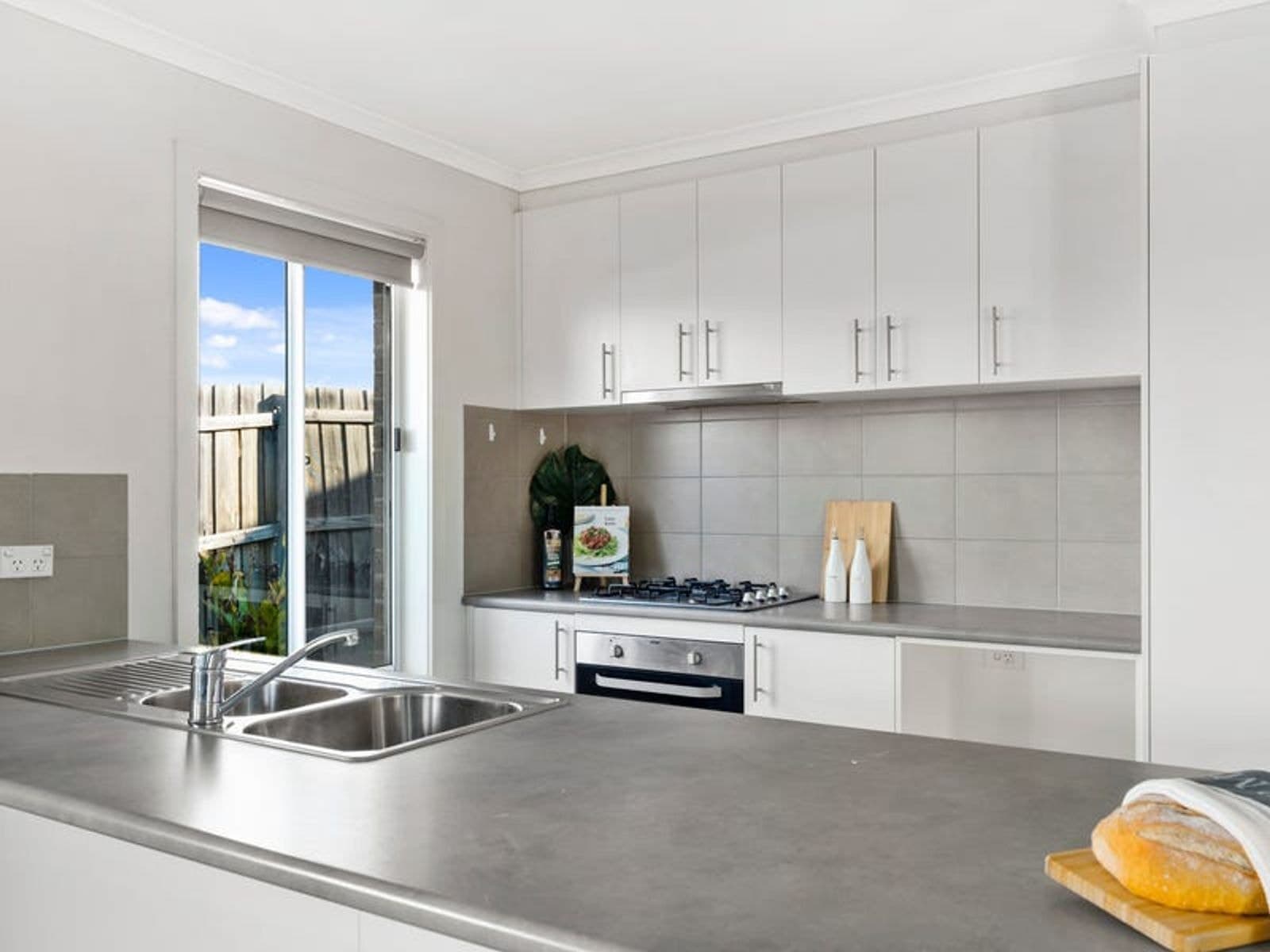 6/8 Silverdale Drive, Darley VIC 3340, Darley - Thumbnail 3