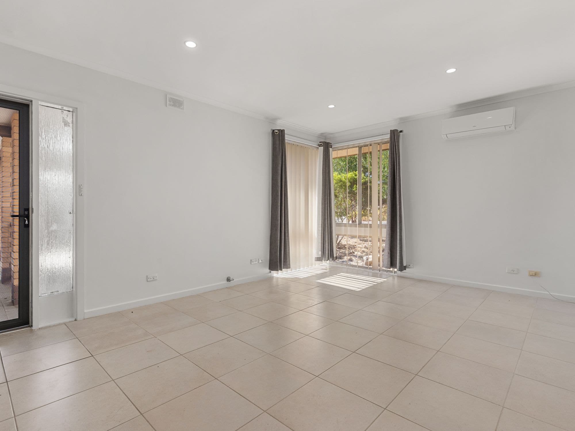 6 Regency Road, Happy Valley SA 5159, Happy Valley - Thumbnail 2