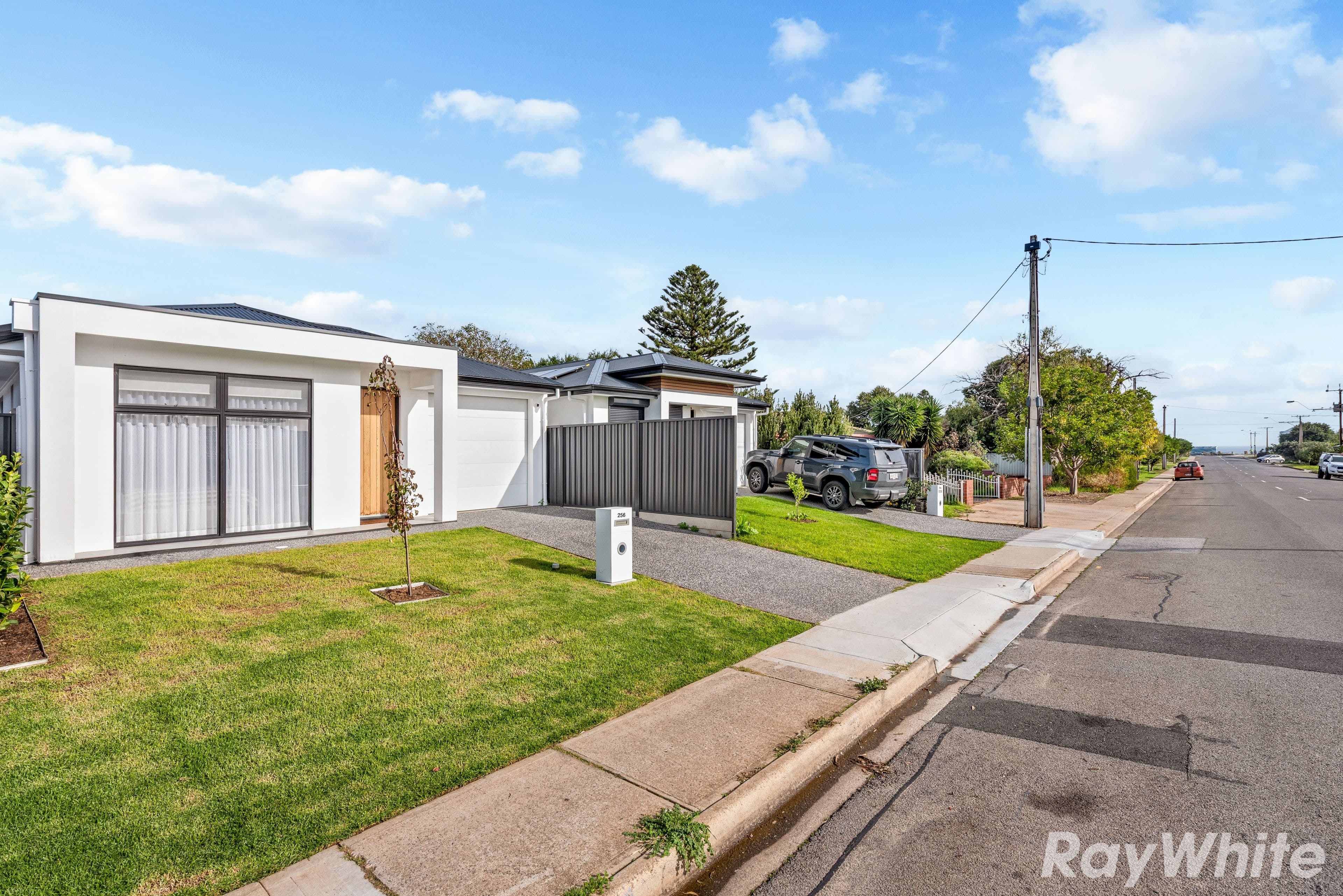 256 Seaford Road, Seaford SA 5169, Seaford Meadows - Thumbnail 2
