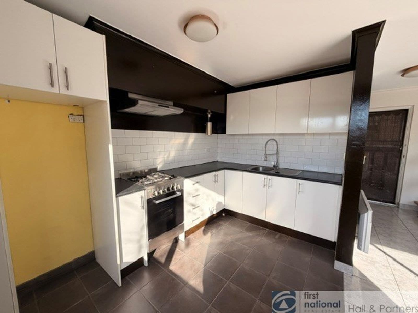 6/24 Rodd Street, Dandenong VIC 3175, Dandenong - Thumbnail 2