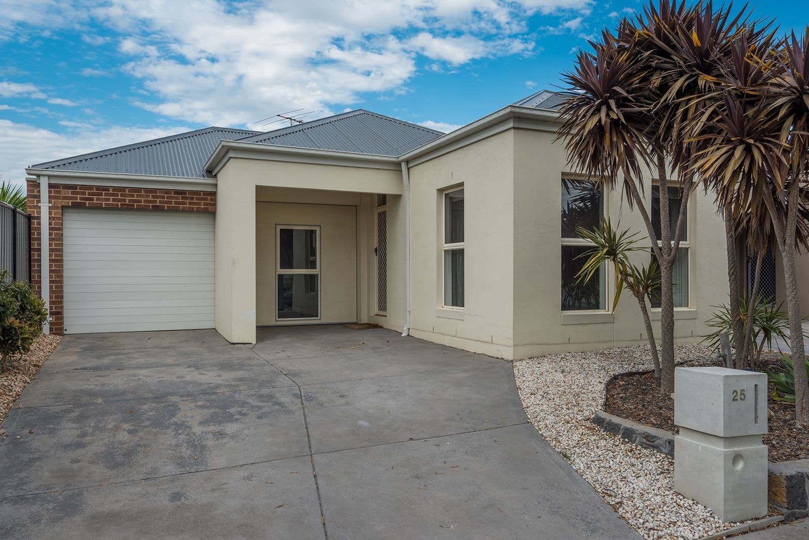 25 Highbury Circuit, Craigieburn VIC 3064, Craigieburn - Image 1