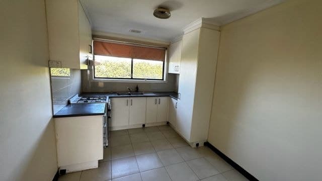 8/4 Edith Street, Dandenong VIC 3175, Dandenong - Thumbnail 2