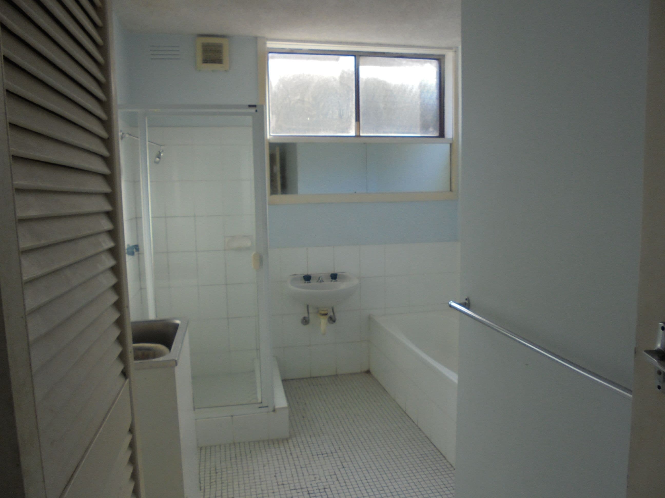 2/4 Edith Street, Dandenong VIC 3175, Dandenong - Thumbnail 3