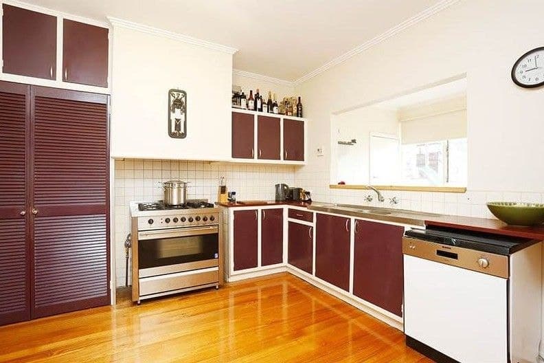 21 Simpson Drive, Mount Waverley VIC 3149, Mount Waverley - Thumbnail 2