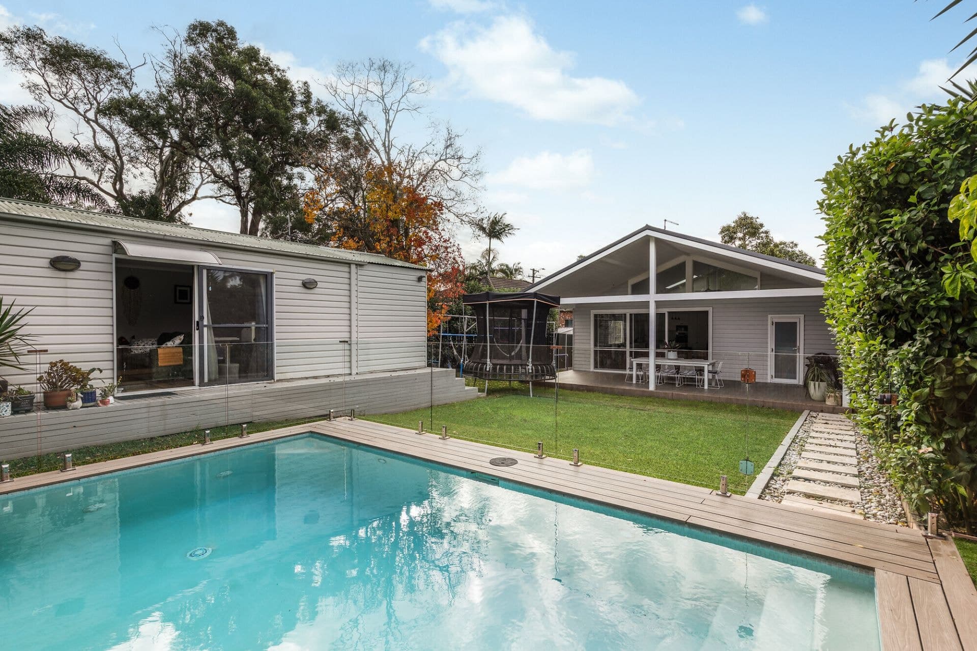 38 Captain Cook Drive, Caringbah, Caringbah - Thumbnail 2