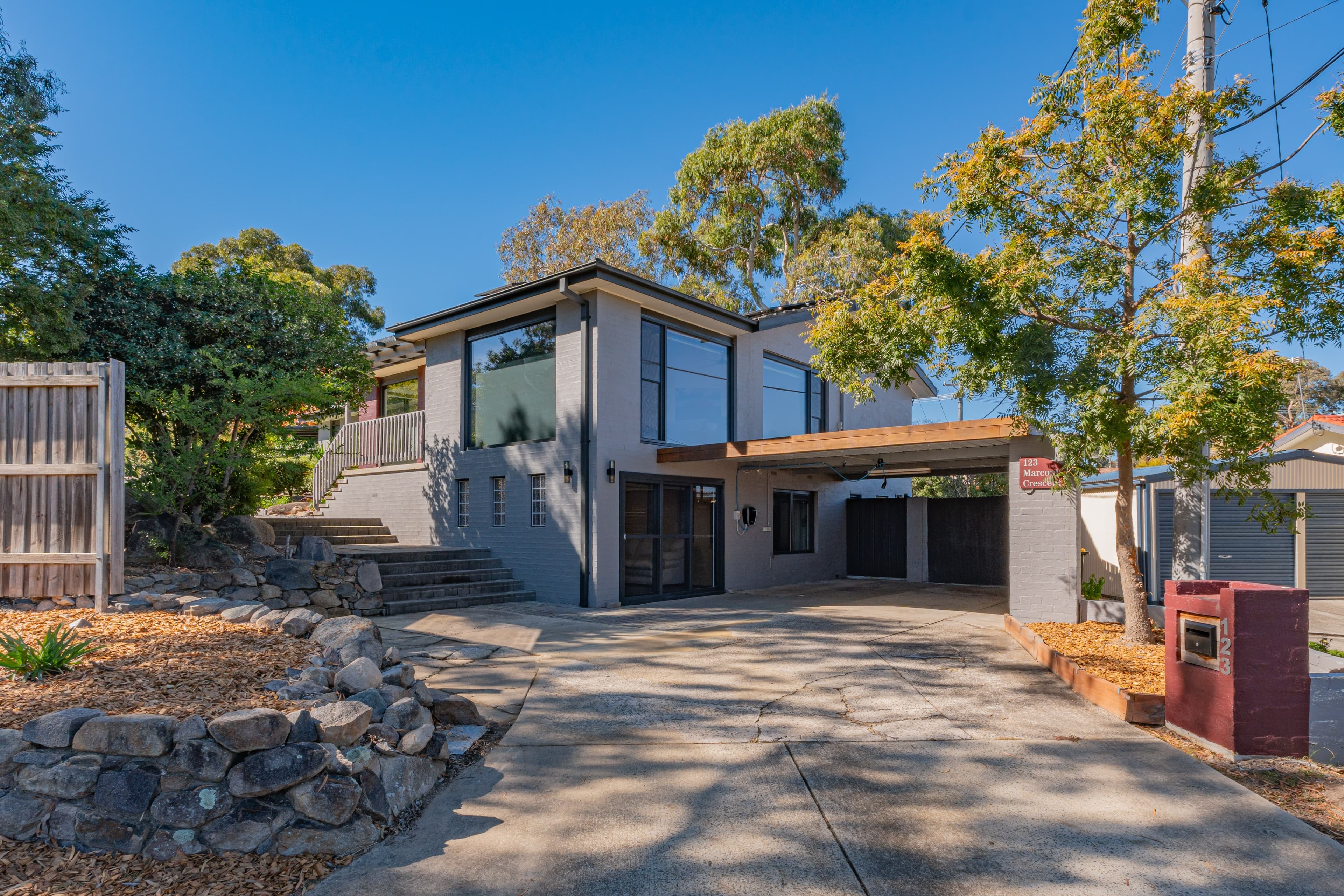 2 Hutchison Crescent, Kambah ACT 2902, Kambah - Thumbnail 2