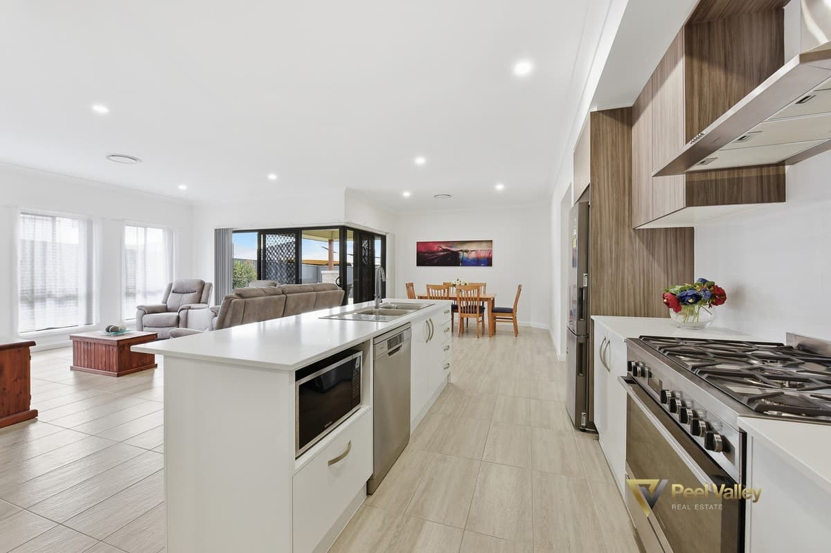 20 Grand Meadows Drive, TAMWORTH NSW 2340, Tamworth - Thumbnail 2