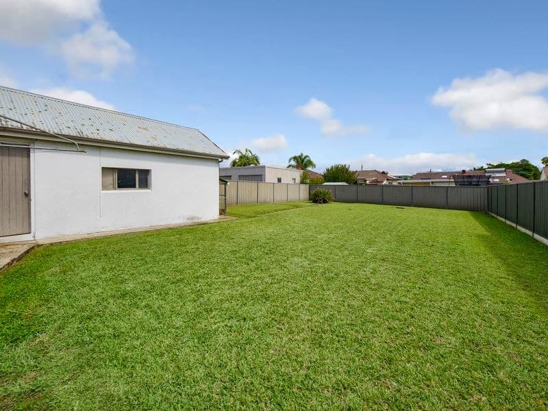 3 Renown Avenue, Miranda, Miranda - Thumbnail 2