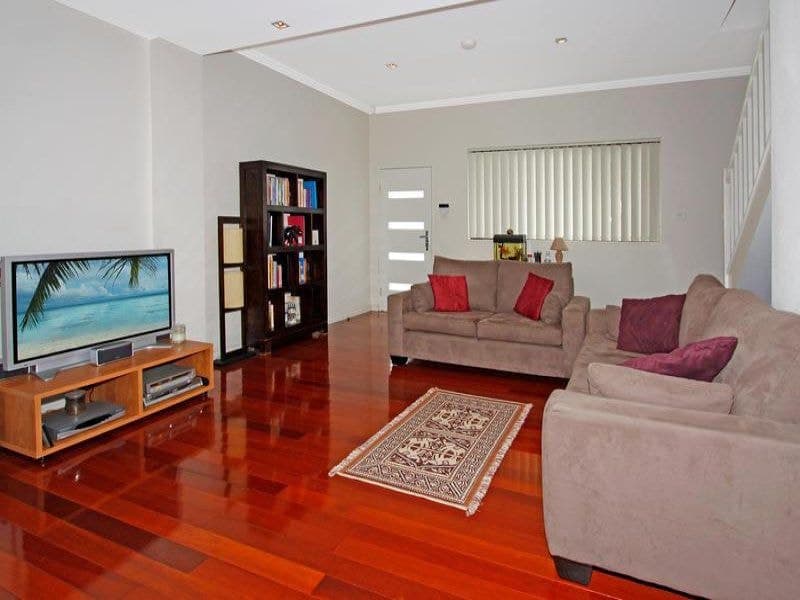 4 / 3 Richmond Avenue, Sylvania Waters, Sylvania Waters - Image 1