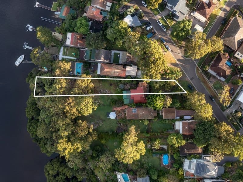 Oyster Bay, Oyster Bay - Image 1