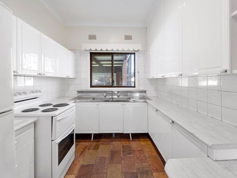 11 Renown Avenue, Miranda, Miranda - Thumbnail 3