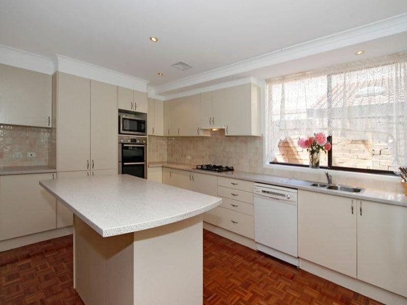 23 Belgrave Esplanade, Sylvania Waters, Sylvania Waters - Thumbnail 2