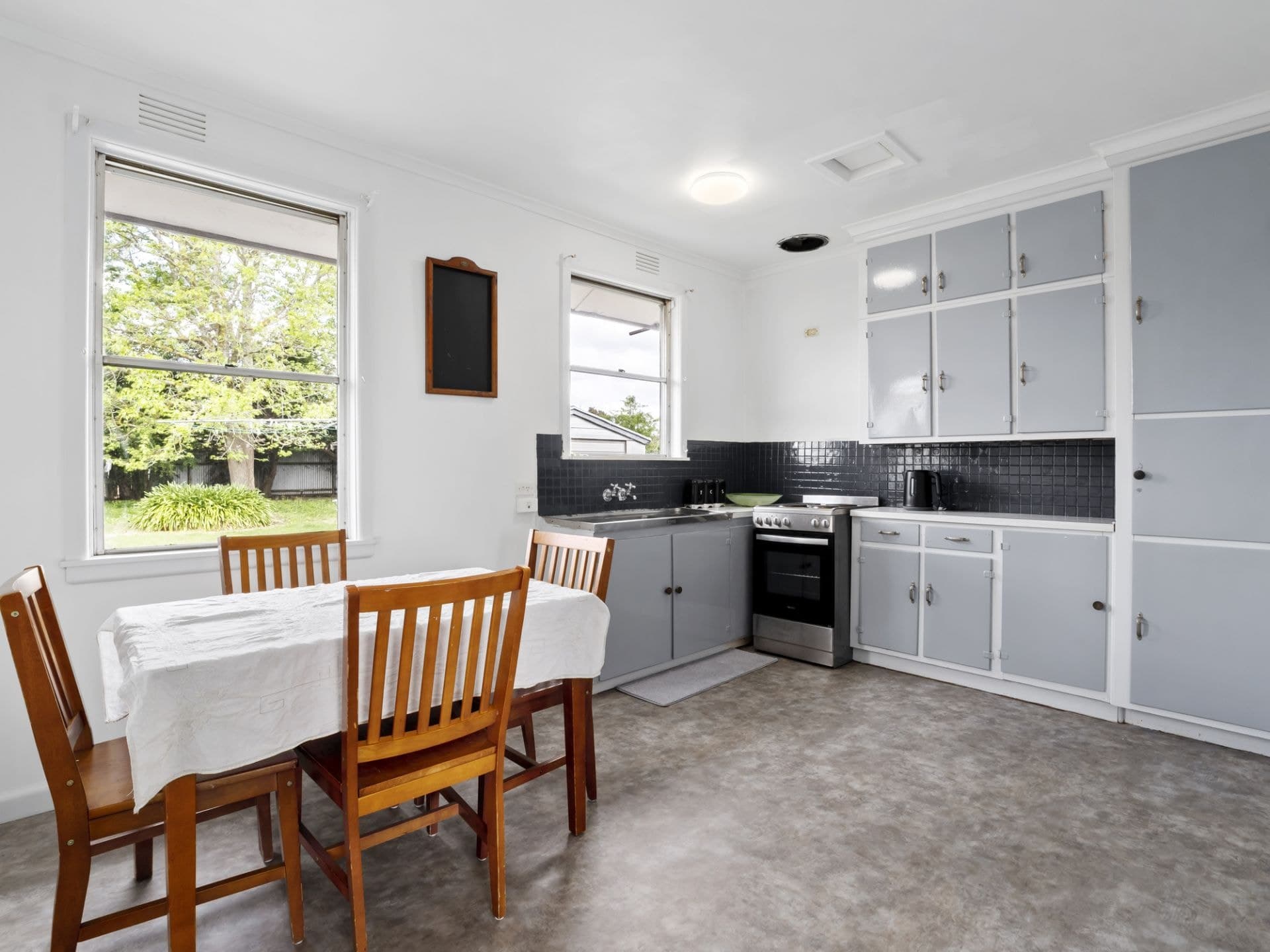 136 Armstrong Street Colac VIC, Colac - Thumbnail 3