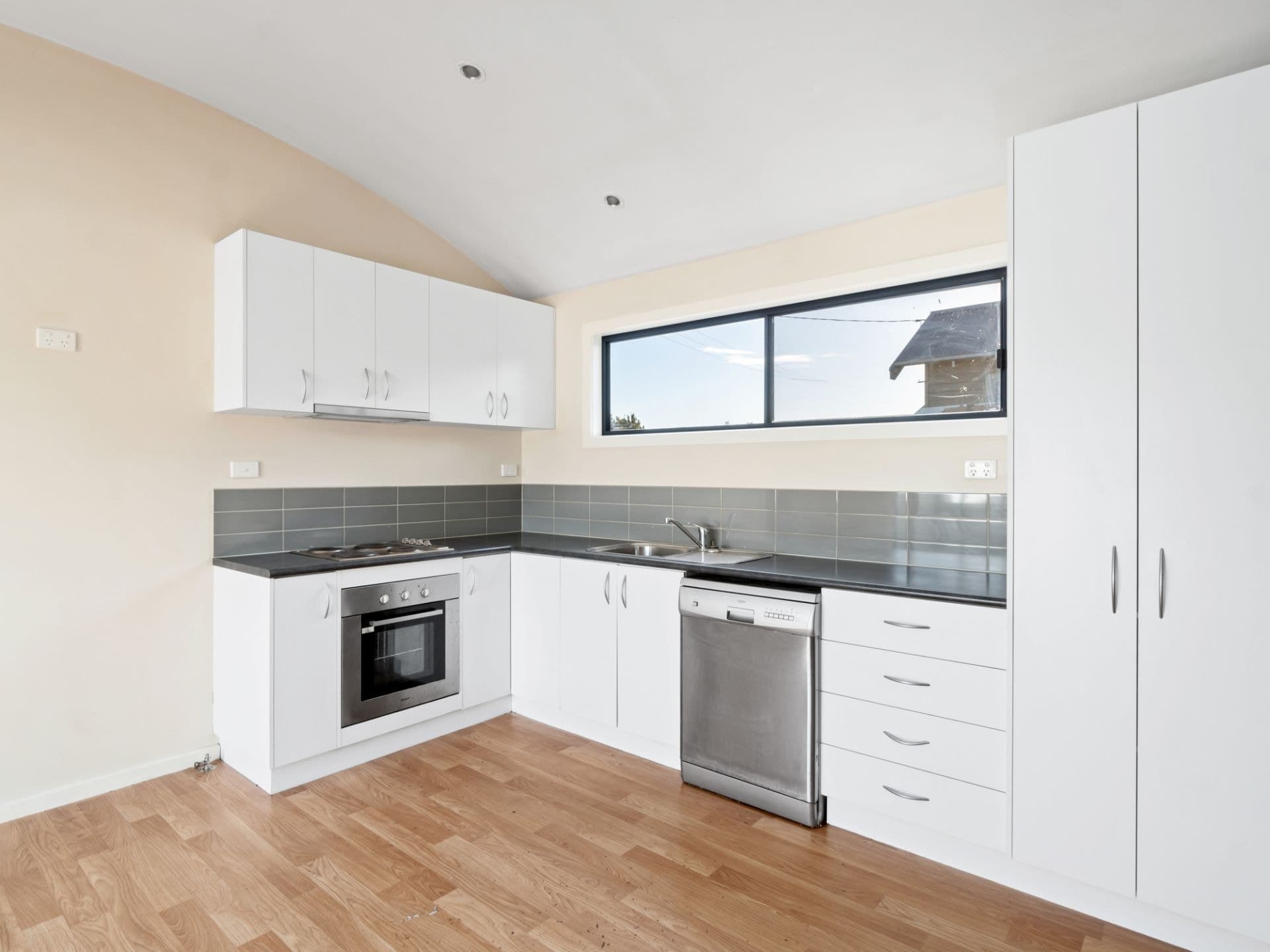 10 Parkes Street Colac VIC, Colac - Thumbnail 3