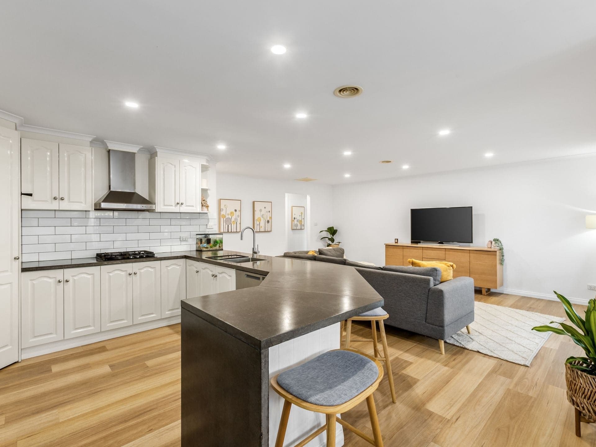 5 Oakwood Crescent Waurn Ponds VIC, Waurn Ponds - Thumbnail 4