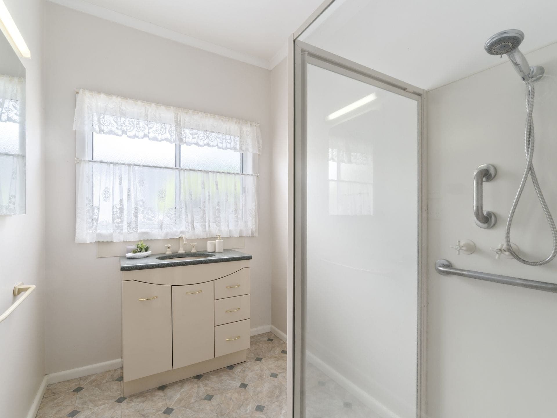 72 Armstrong Street Colac VIC, Colac - Thumbnail 8