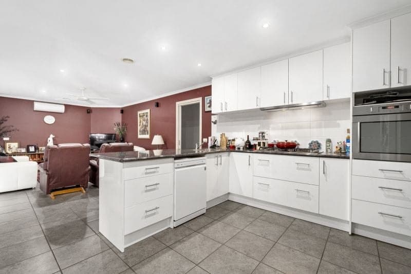 2/4 Nankivell Street Colac VIC, Colac - Thumbnail 2