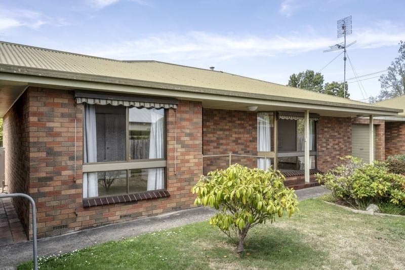 2/35 Calvert Street Colac VIC, Colac - Image 1